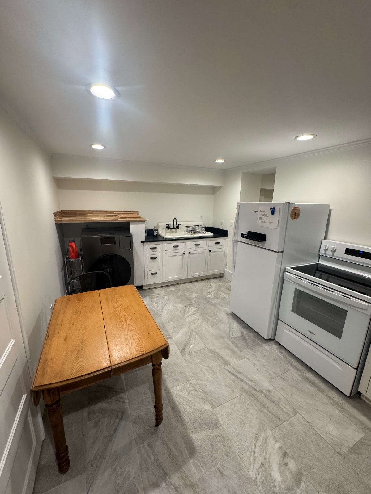 Bright 1-Bedroom Apartment Overlooking Historic Raleigh Rose Garden - Photo 6
