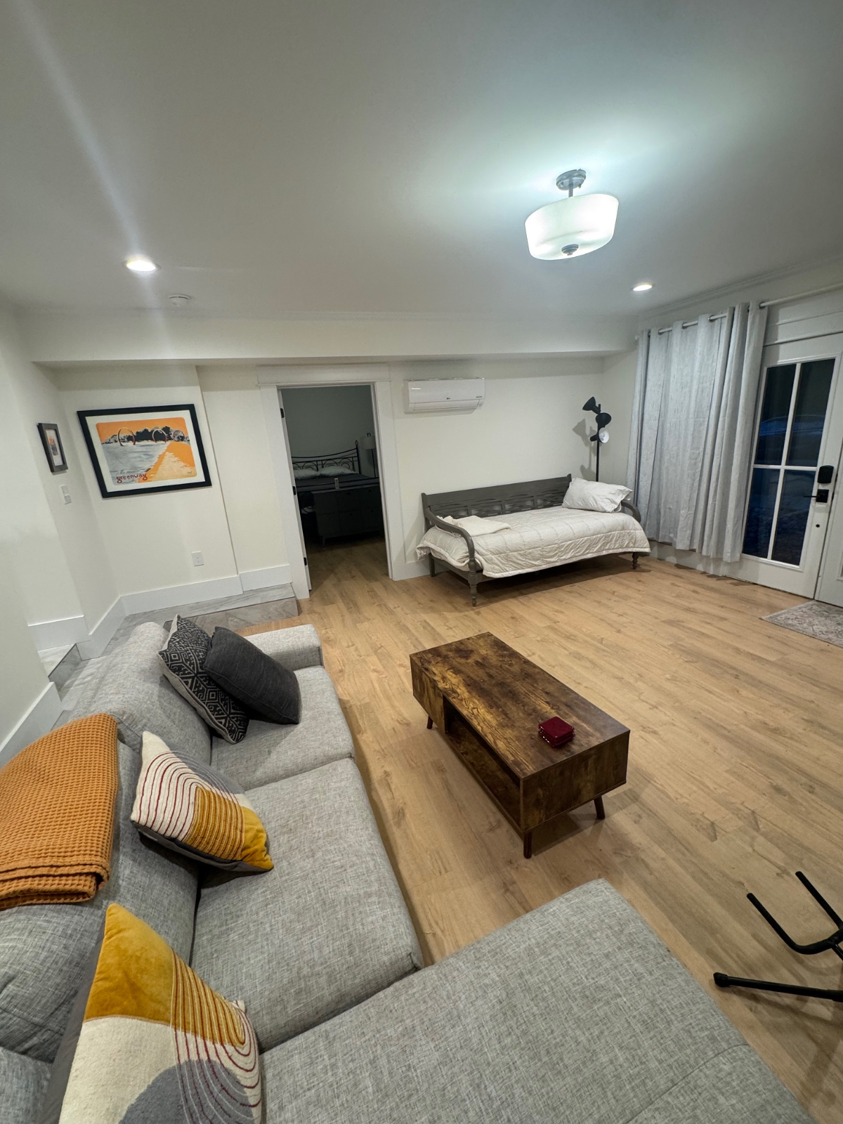 Bright 1-Bedroom Apartment Overlooking Historic Raleigh Rose Garden - Photo 3