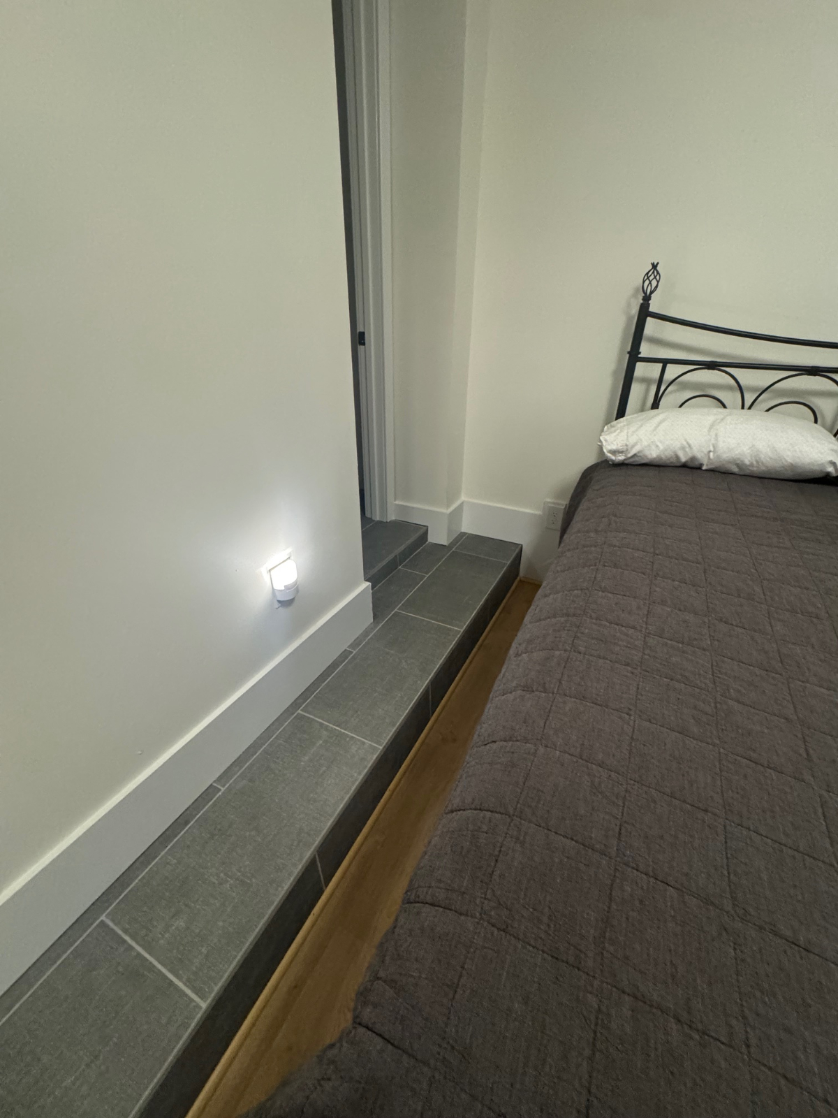 Bright 1-Bedroom Apartment Overlooking Historic Raleigh Rose Garden - Photo 8