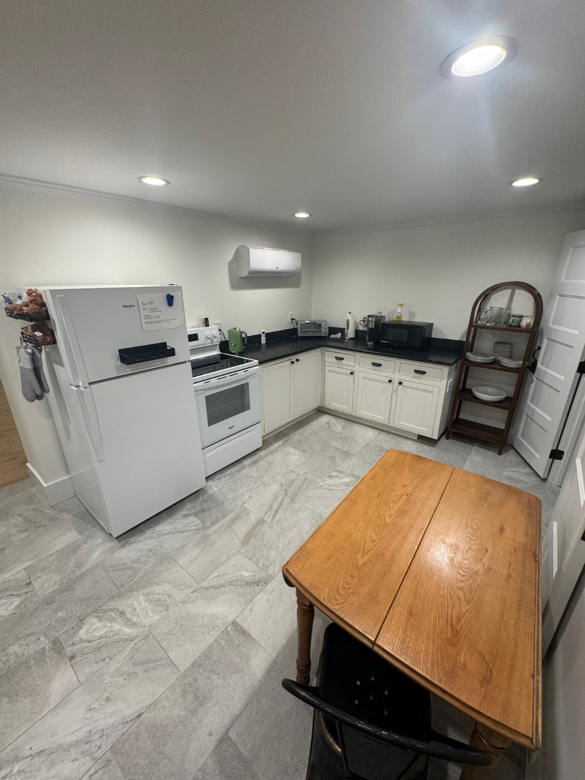 Bright 1-Bedroom Apartment Overlooking Historic Raleigh Rose Garden - Photo 5