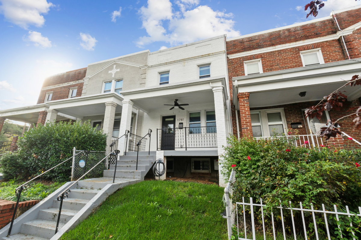 The Langston House - Stylish 3BR Rowhome with Office Near Capitol Hill, Hospitals, and H St - Photo 2