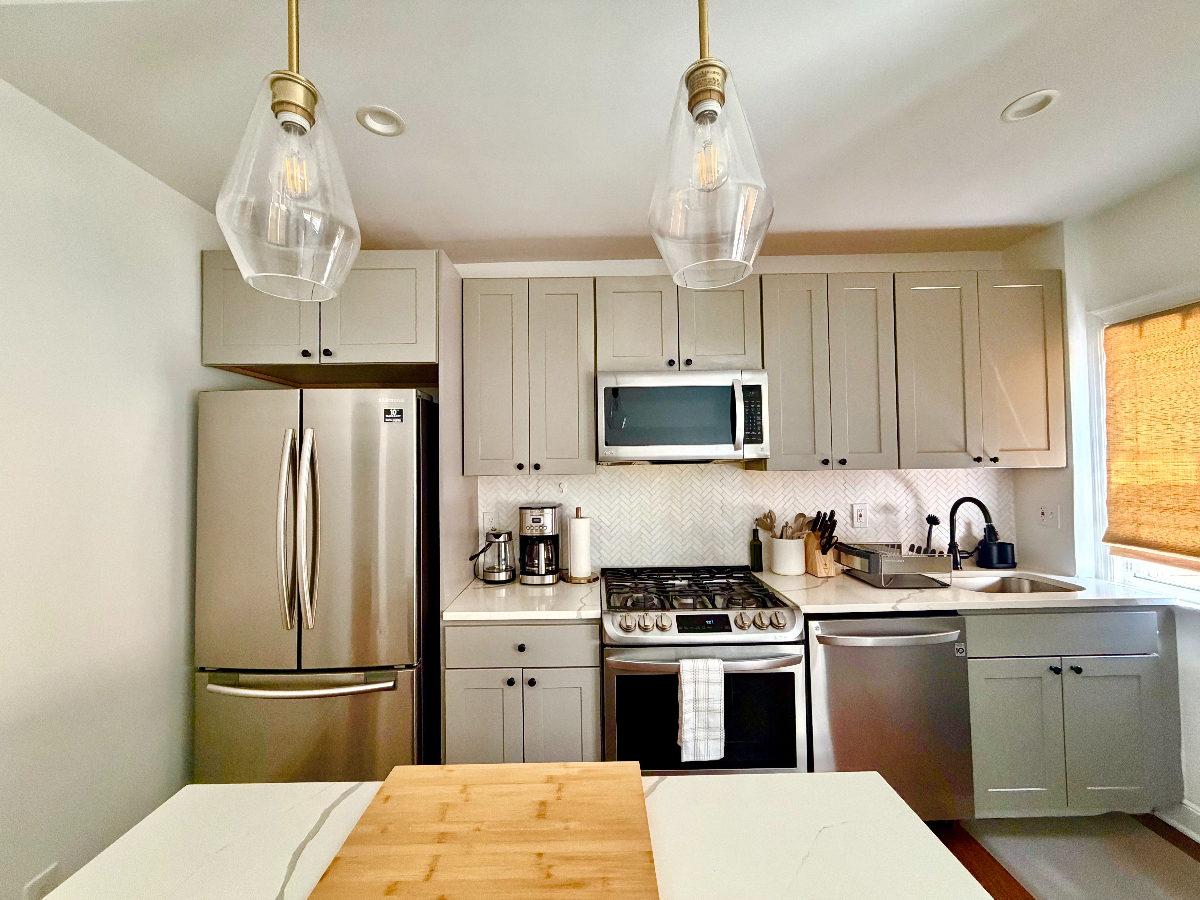 The Langston House - Stylish 3BR Rowhome with Office Near Capitol Hill, Hospitals, and H St - Photo 3