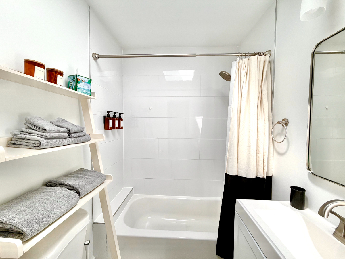The Langston House - Stylish 3BR Rowhome with Office Near Capitol Hill, Hospitals, and H St - Photo 7