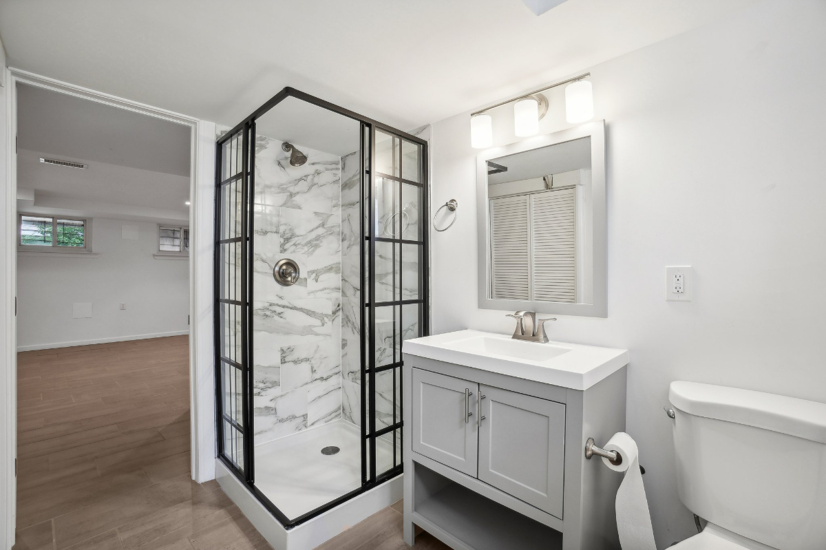 The Langston House - Stylish 3BR Rowhome with Office Near Capitol Hill, Hospitals, and H St - Photo 9