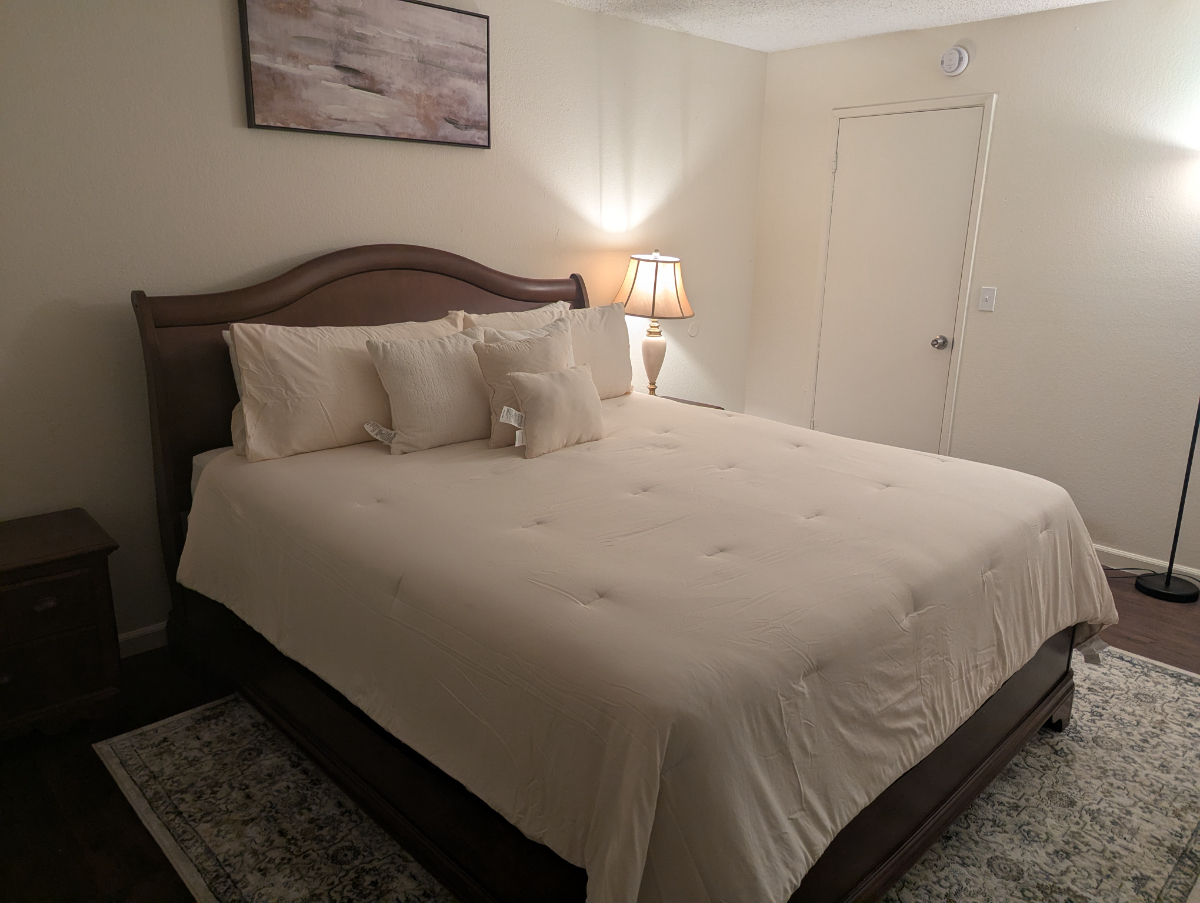 2BD/ 2BA Home Next to Beautiful Family Park - Photo 6
