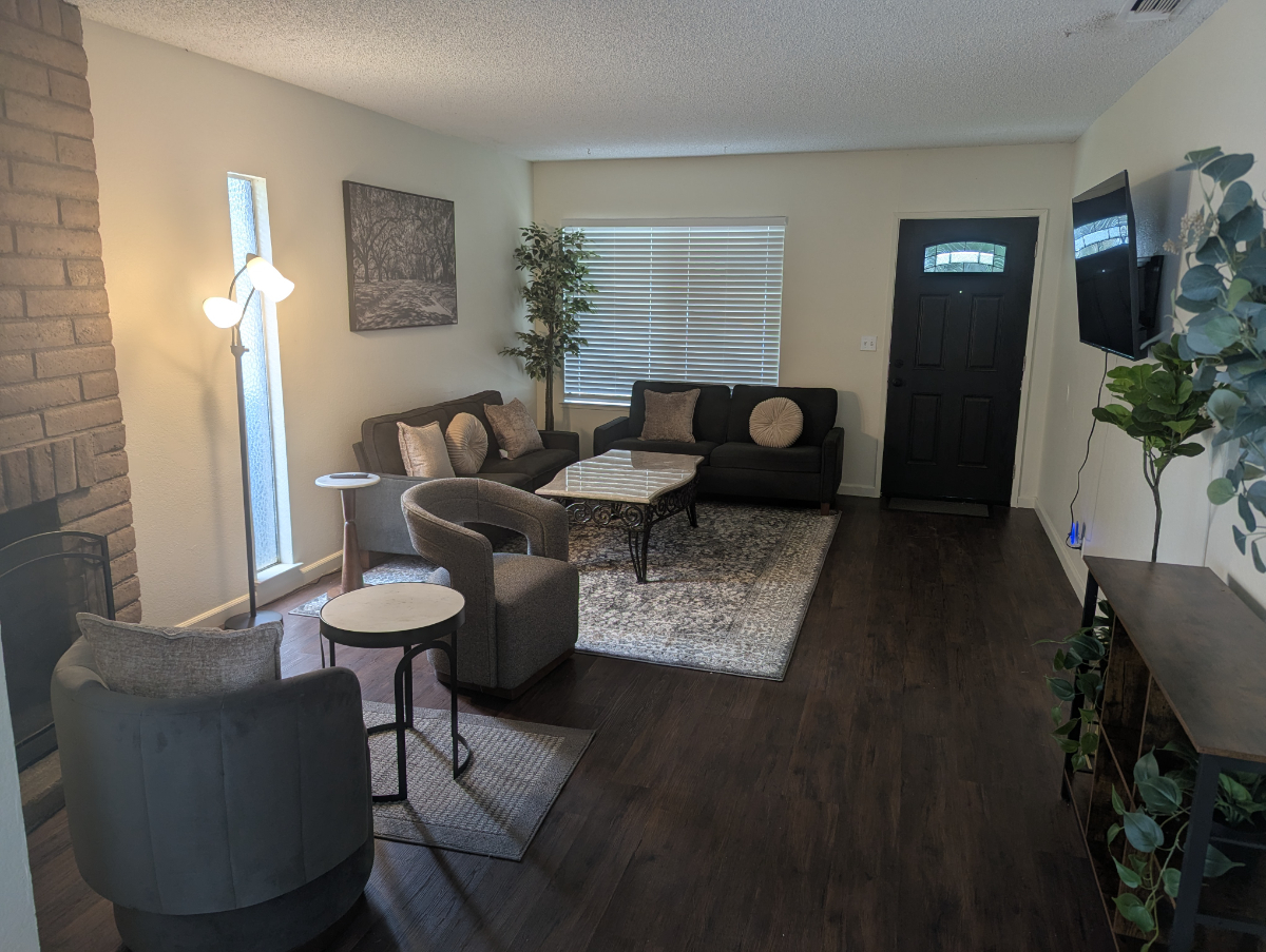 2BD/ 2BA Home Next to Beautiful Family Park - Photo 2