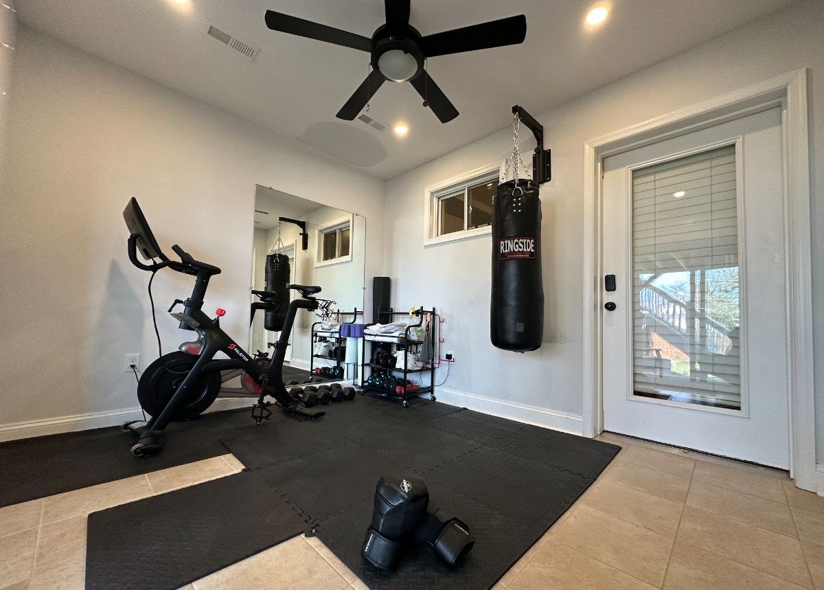 English Basement in Quiet Neighborhood with Parking - Photo 4