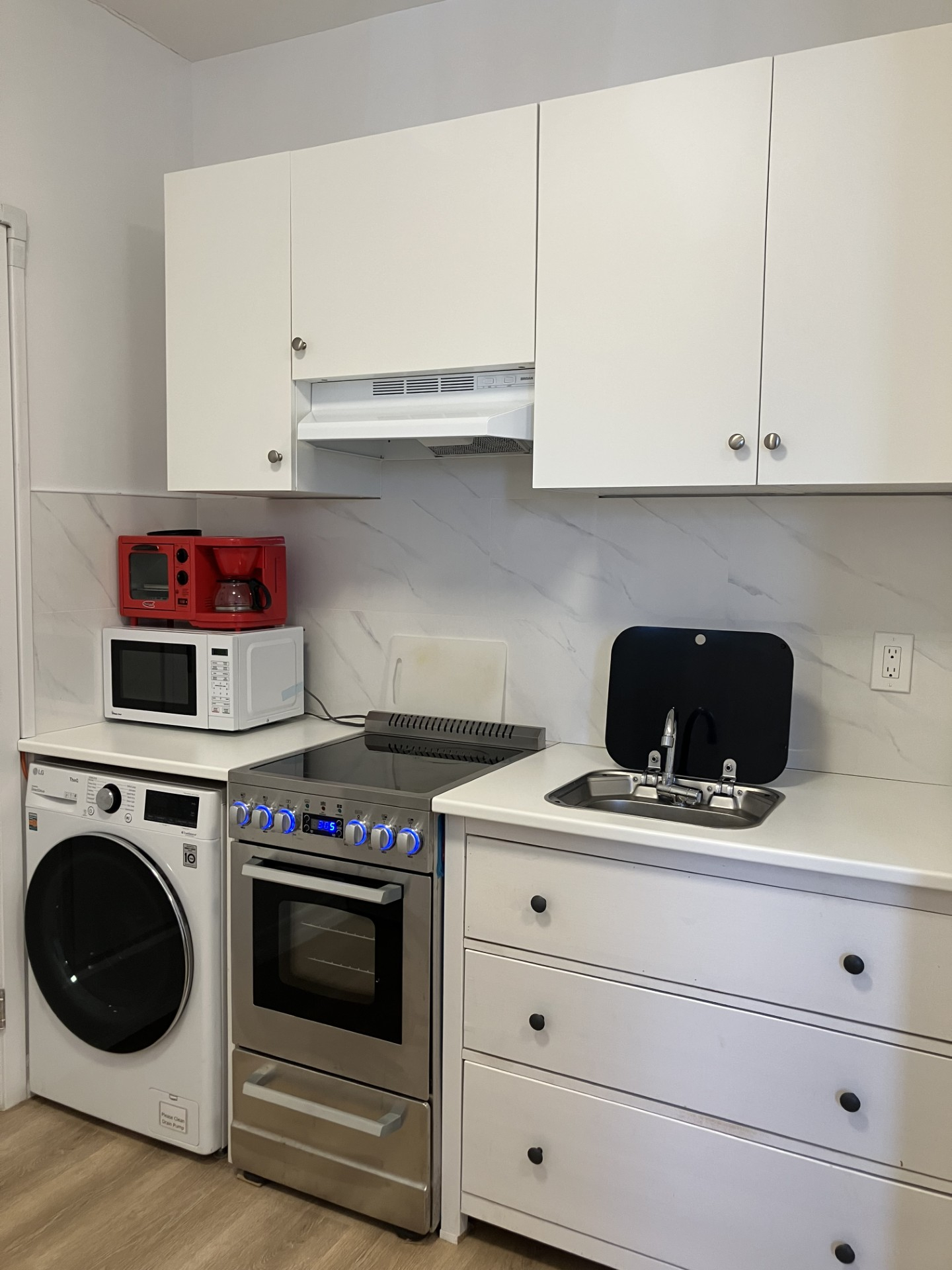 Brand New! Parking! Laundry! Beautiful Living! (B201) - Photo 3