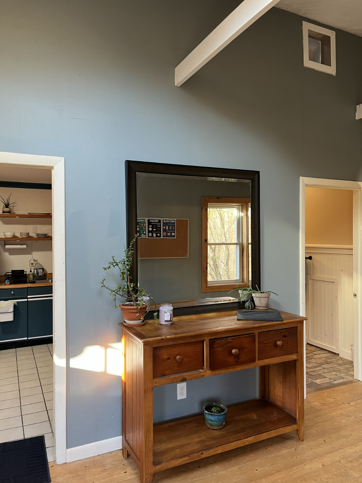 Cozy Huntington Home - Photo 2