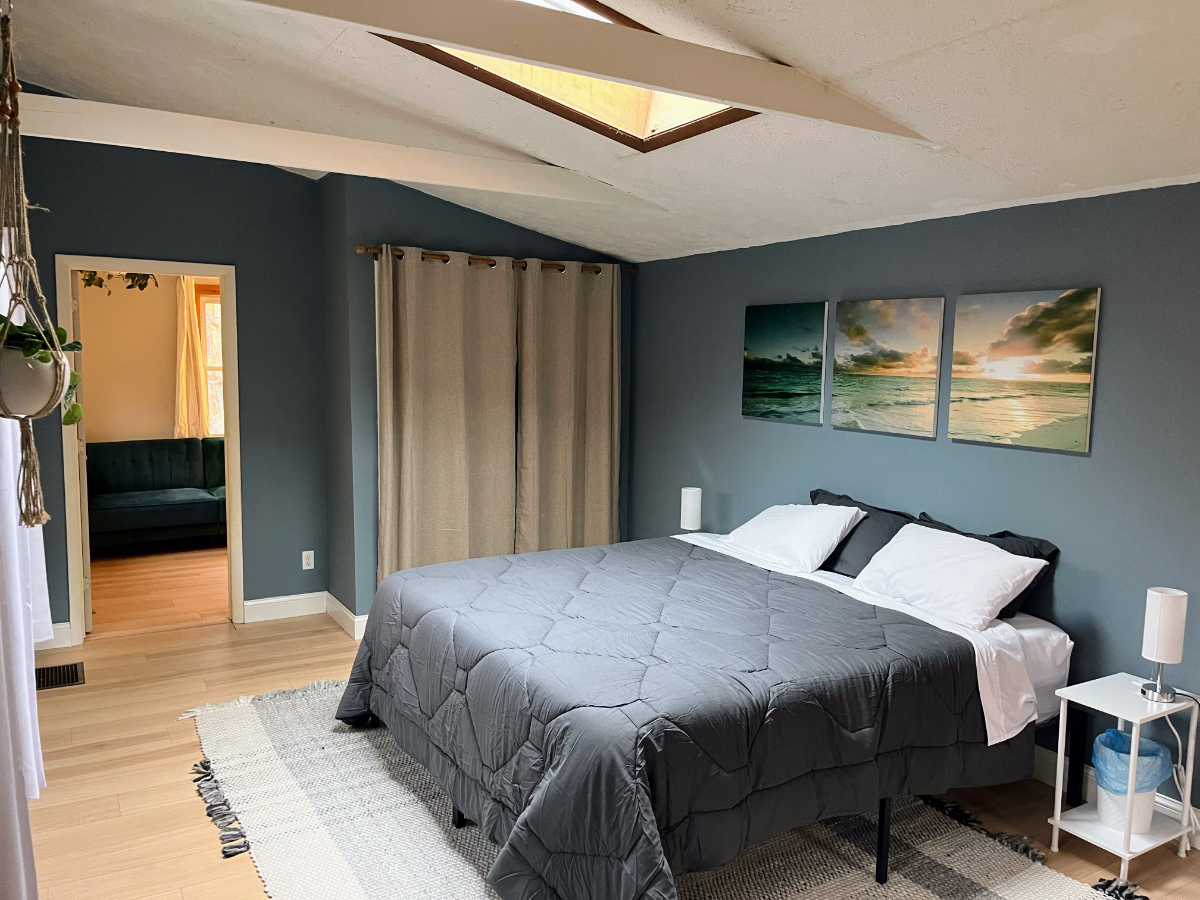 Cozy Huntington Home - Photo 6