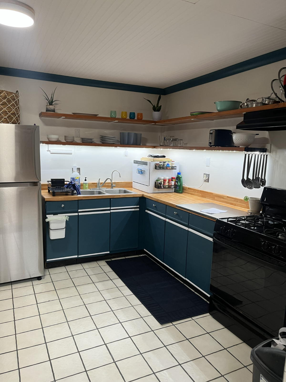 Cozy Huntington Home - Photo 8