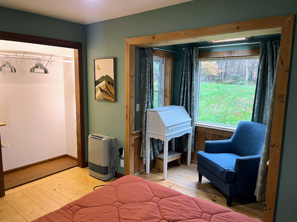 Cozy Huntington Home - Photo 5
