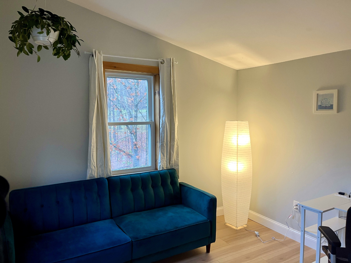 Cozy Huntington Home - Photo 7