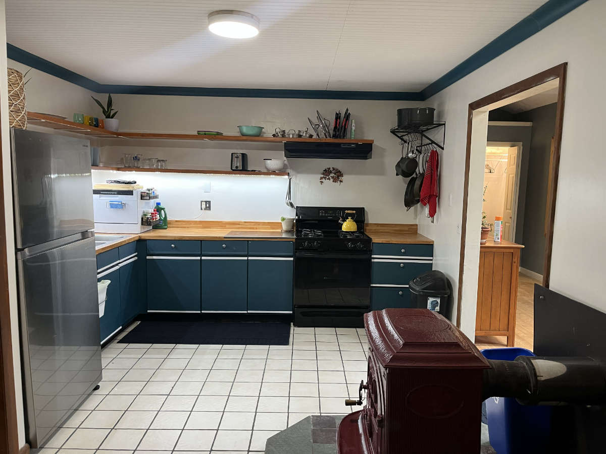 Cozy Huntington Home - Photo 9