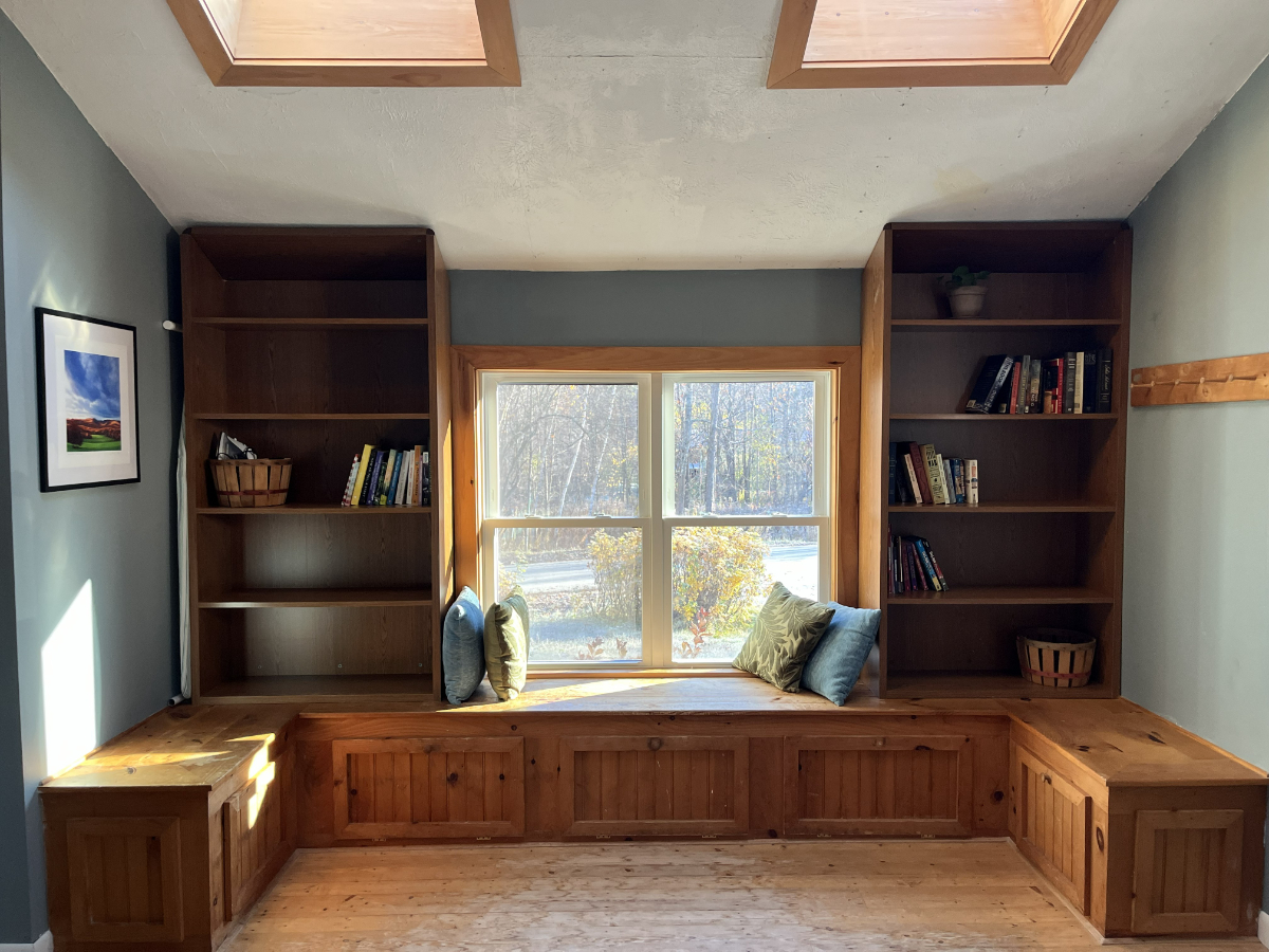 Cozy Huntington Home - Photo 1