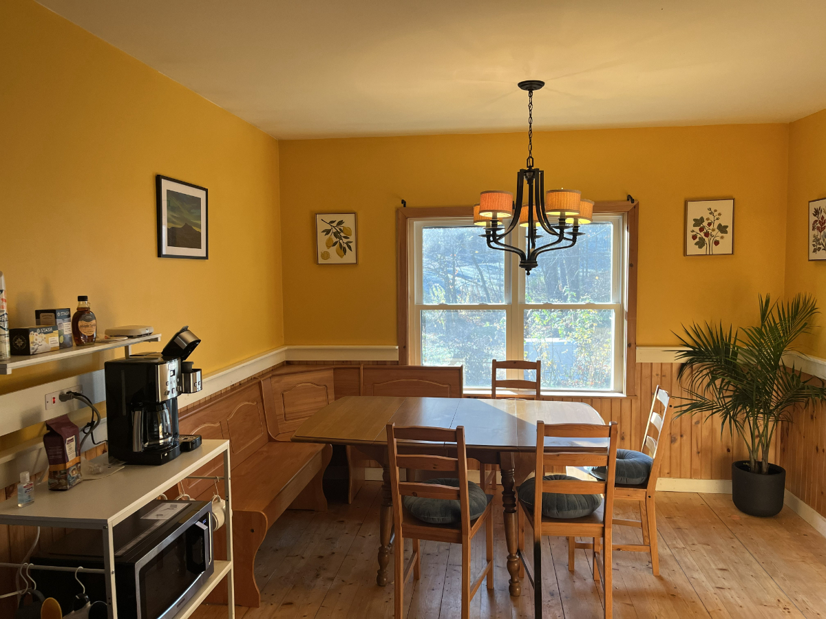 Cozy Huntington Home - Photo 3