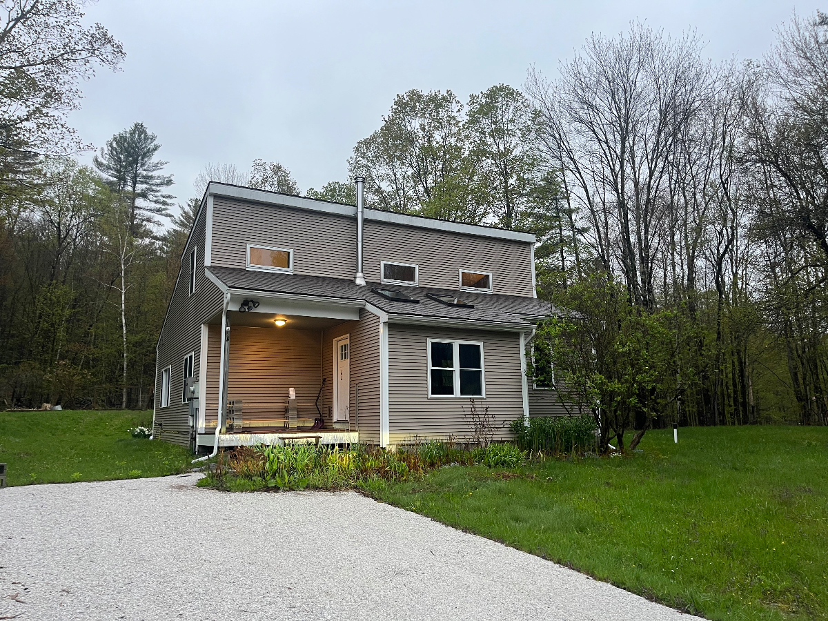 Cozy Huntington Home - Photo 12