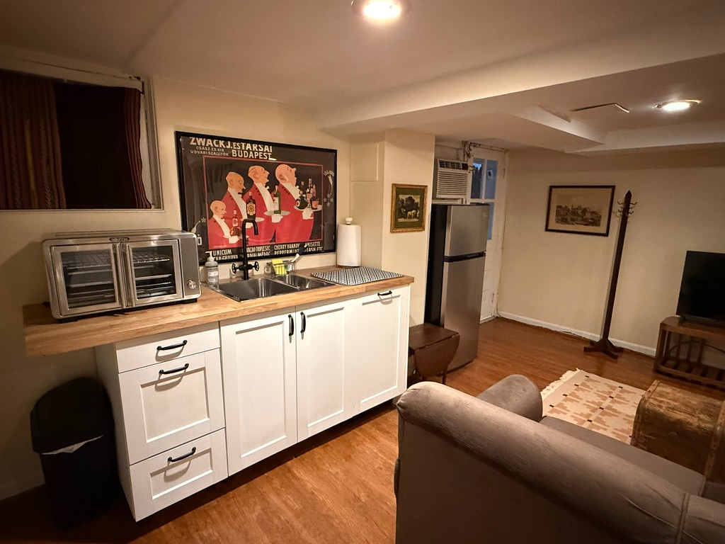 English Basement for Rent with parking in Georgetown/Burleith - Photo 1