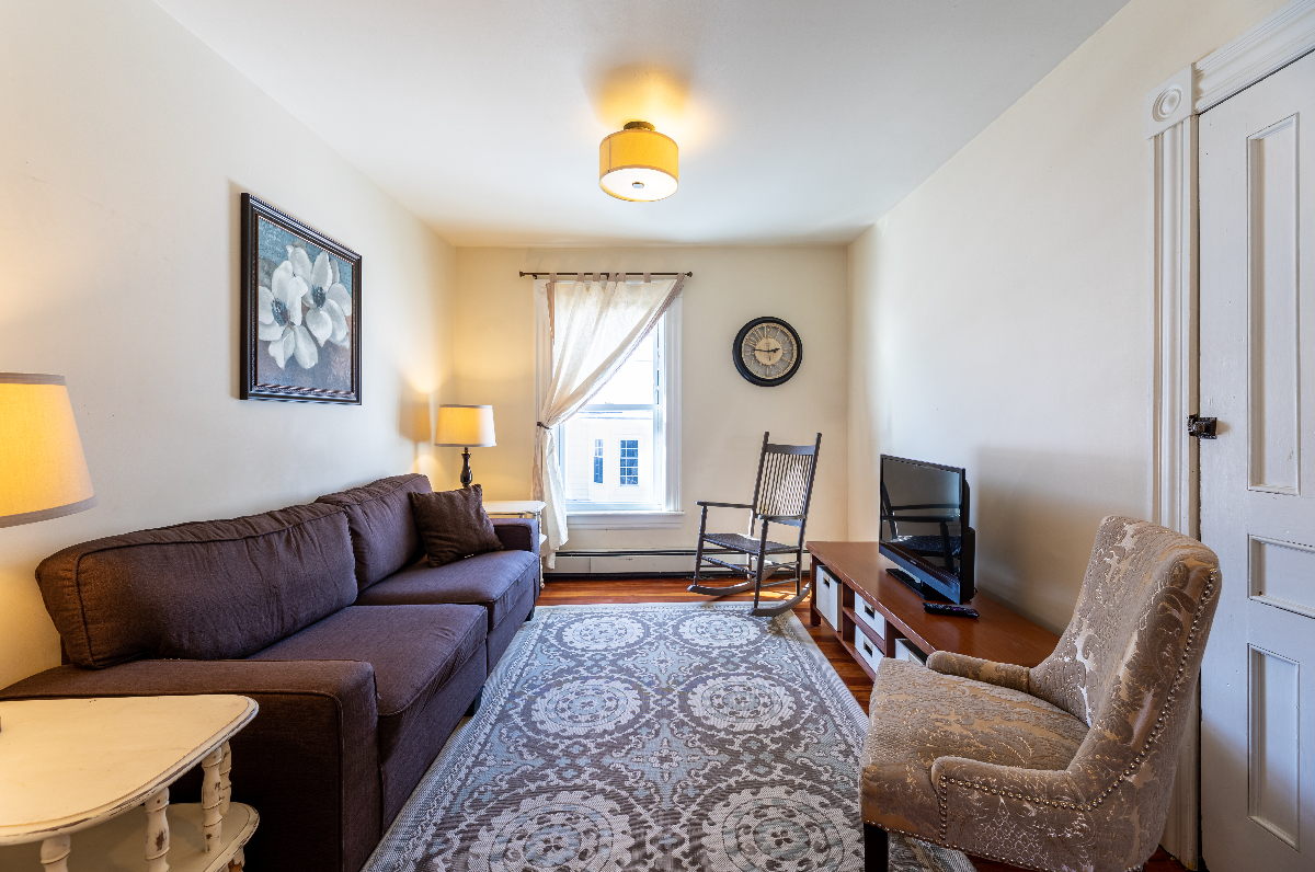 Quaint, clean, quiet apartment unit 5 - Photo 4