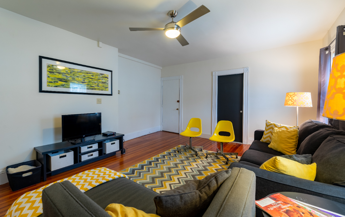 Quaint, clean, quiet apartment unit 5 - Photo 3