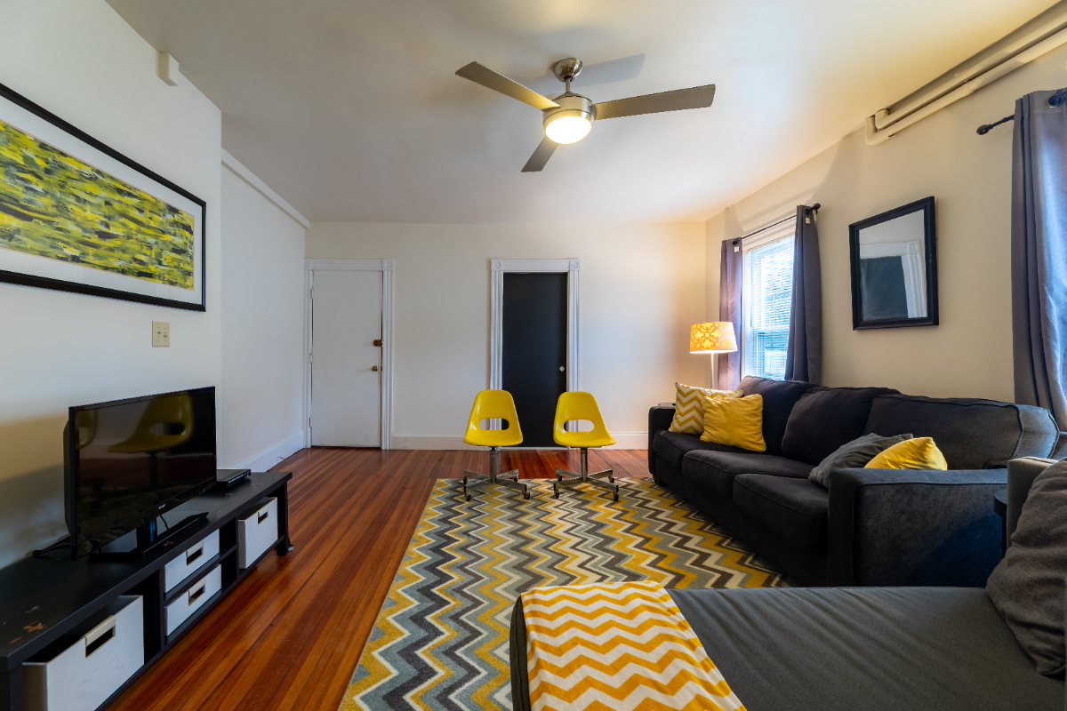 Quaint, clean, quiet apartment unit 5 - Photo 2