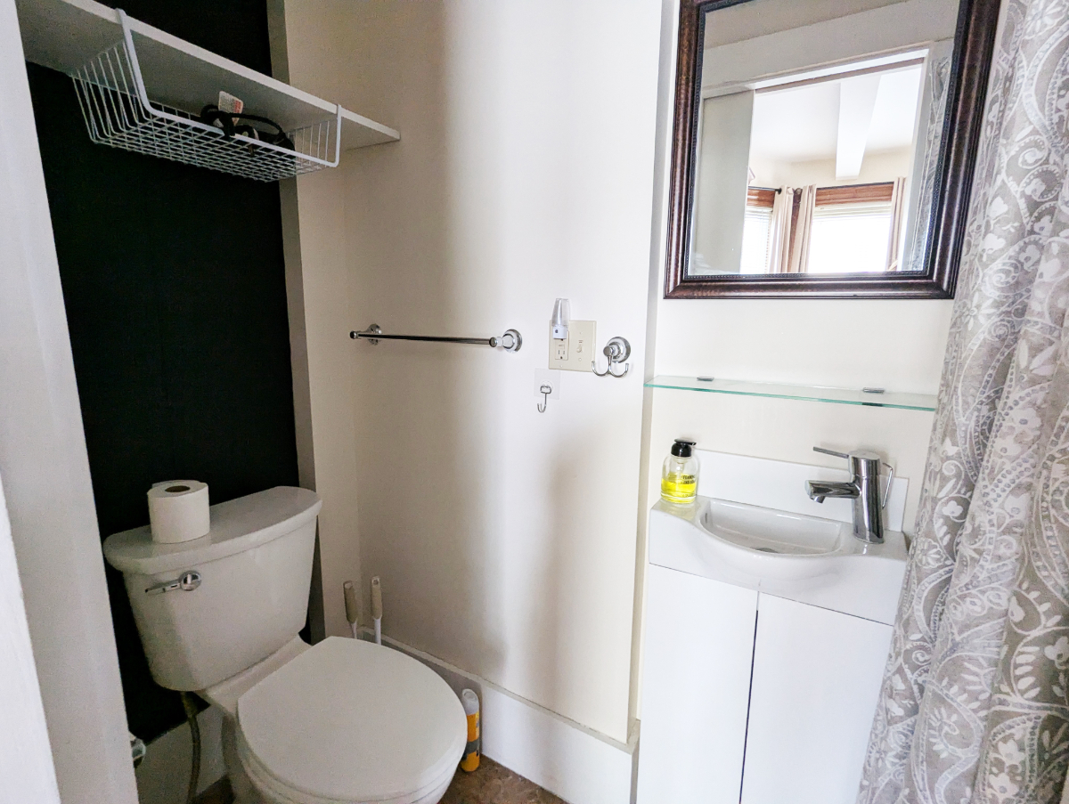 Quaint, clean, quiet apartment unit 5 - Photo 5