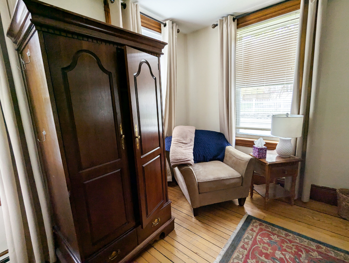 Quaint, clean, quiet apartment unit 5 - Photo 3