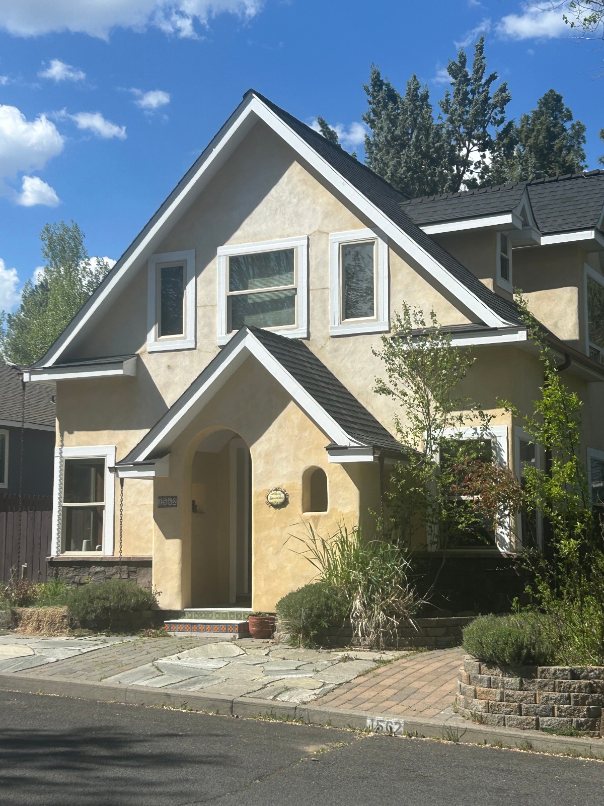 Beautiful Westside Home - Photo 2