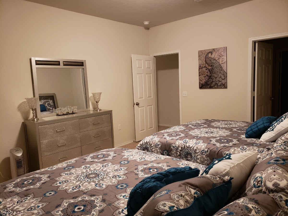 Spacious 6 Bed/4 Bath in NE Austin - Photo 1