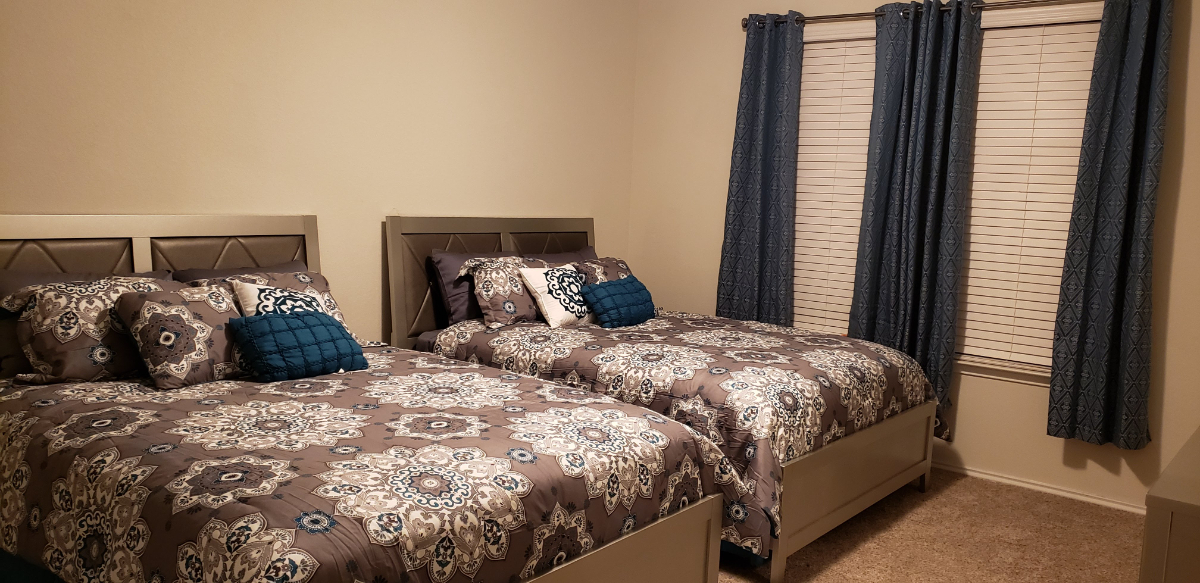 Spacious 6 Bed/4 Bath in NE Austin - Photo 4