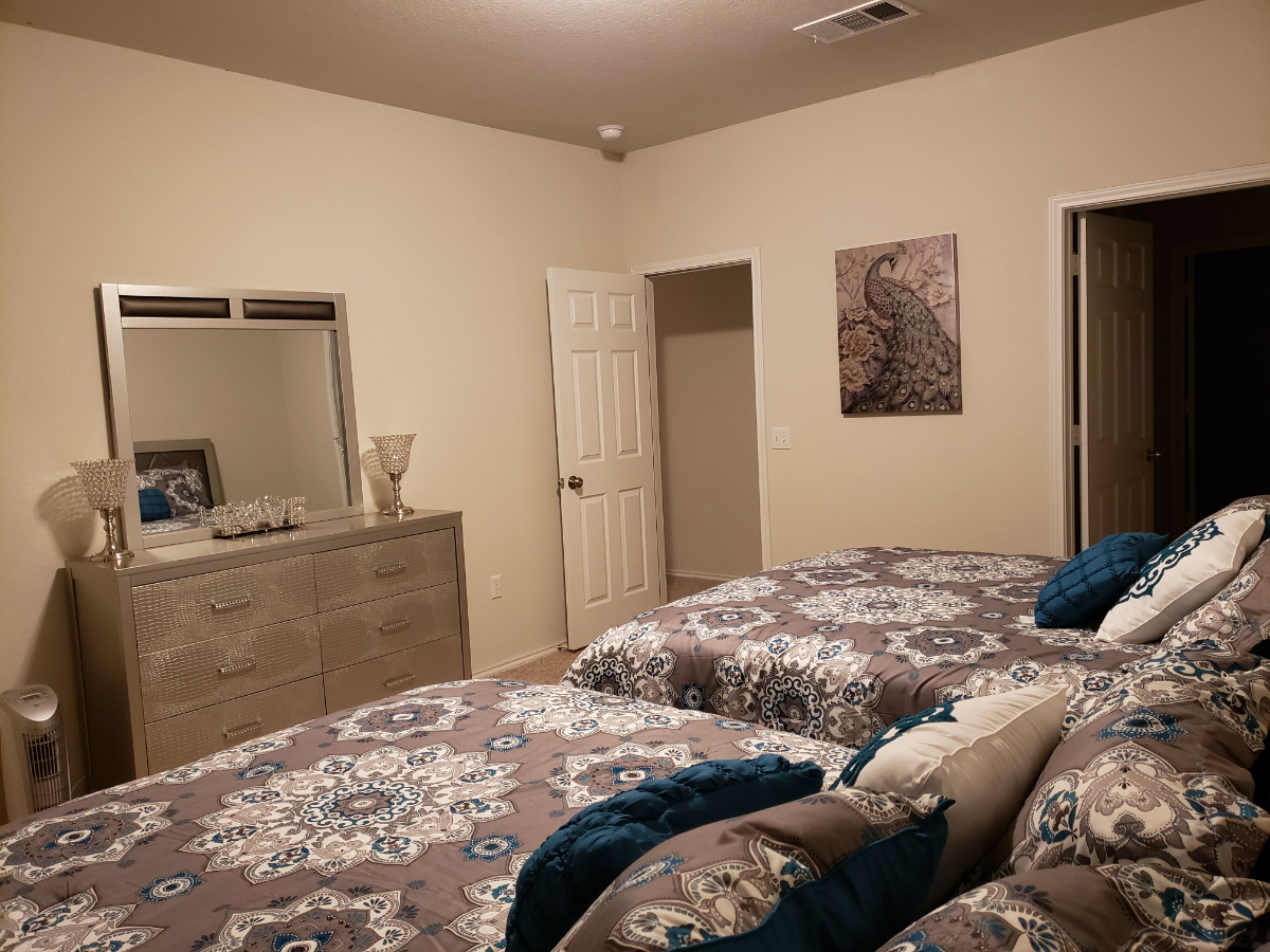 Spacious 6 Bed/4 Bath in NE Austin - Photo 5