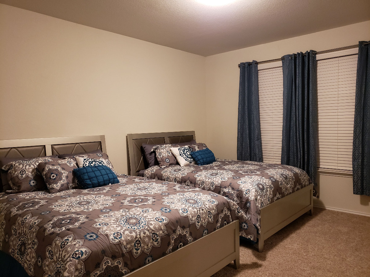 Spacious 6 Bed/4 Bath in NE Austin - Photo 7