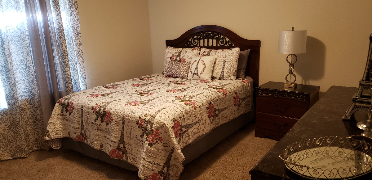 Spacious 6 Bed/4 Bath in NE Austin - Photo 9