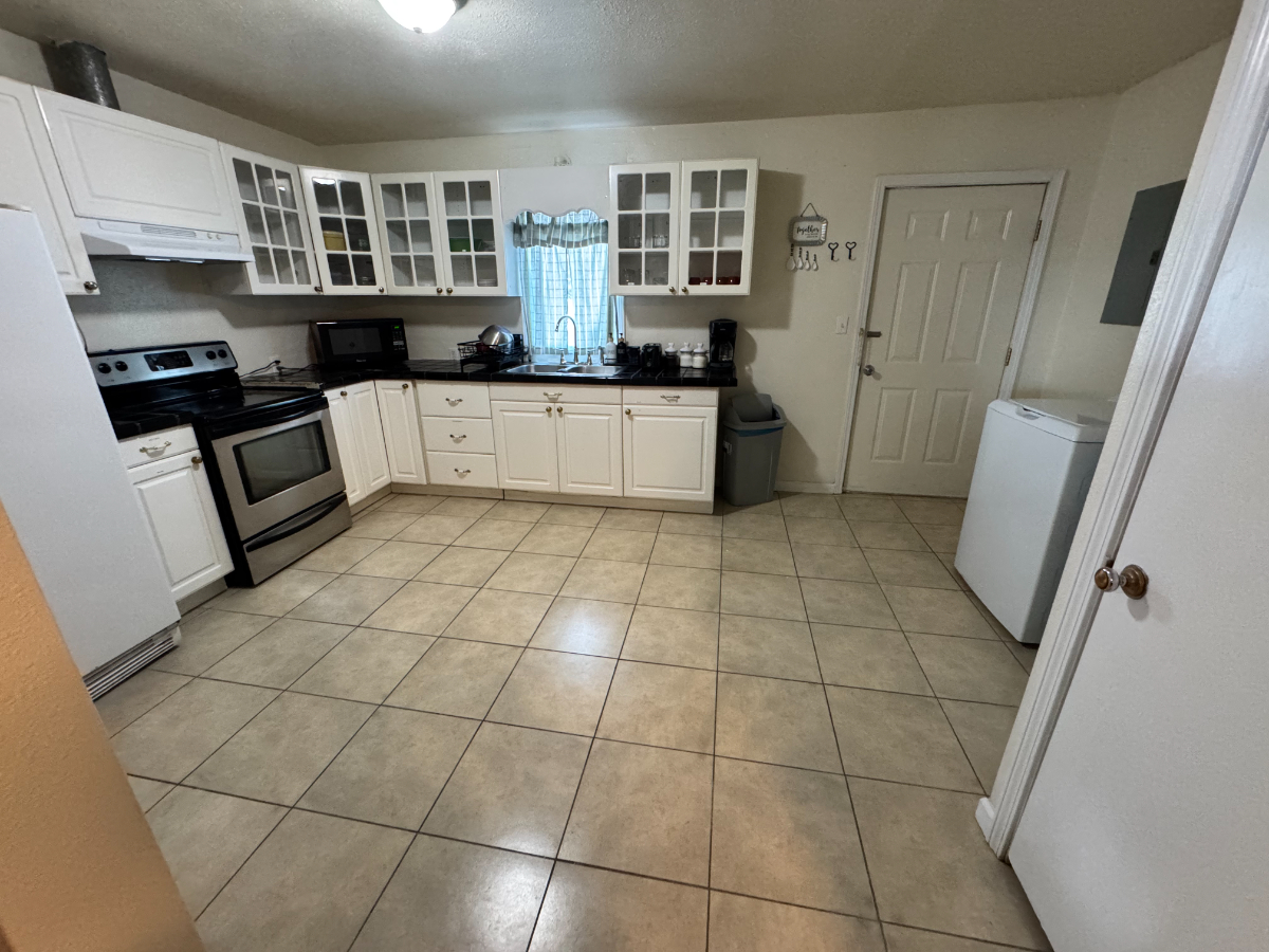 Peaceful 2BR with Backyard & Easy Access -UNIT B - Photo 8