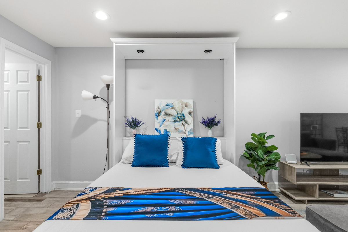 Stylish 1BR with King Bed plus Murphy Bed - Photo 3
