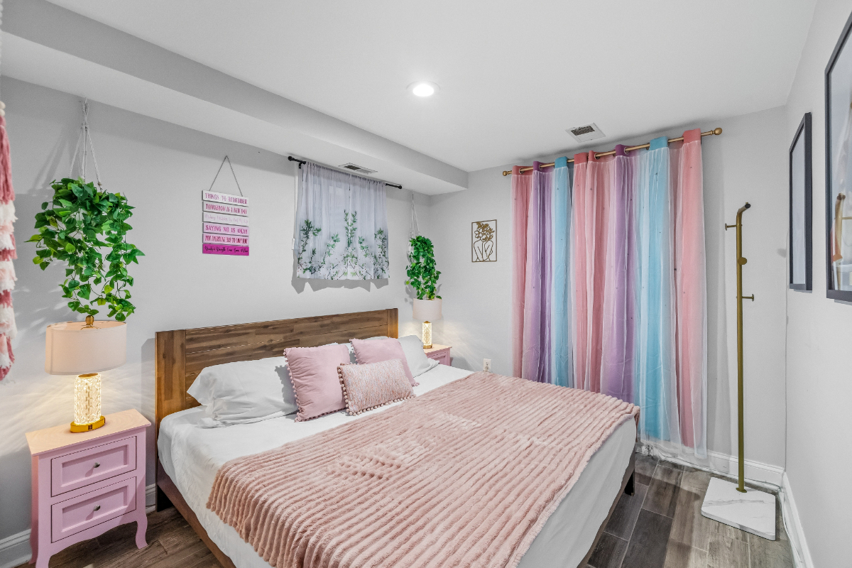 Stylish 1BR with King Bed plus Murphy Bed - Photo 5