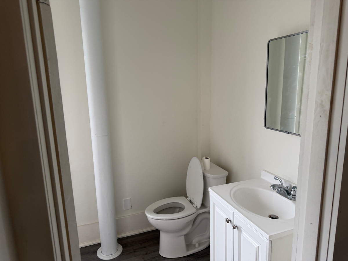Cozy and peaceful private room perfect for medical professionals - Photo 5