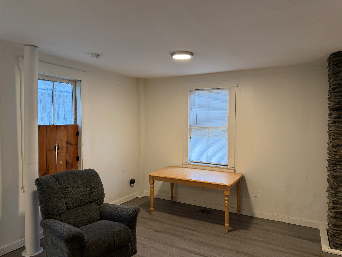 Cozy and peaceful private room perfect for medical professionals - Photo 3