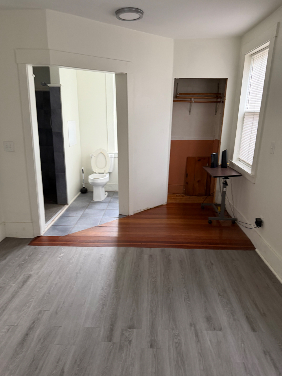 Cozy and peaceful private room perfect for medical professionals - Photo 6