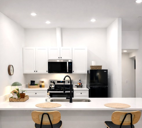 Split Level Flat on Rail, Direct to Downtown and Med Center - Photo 2