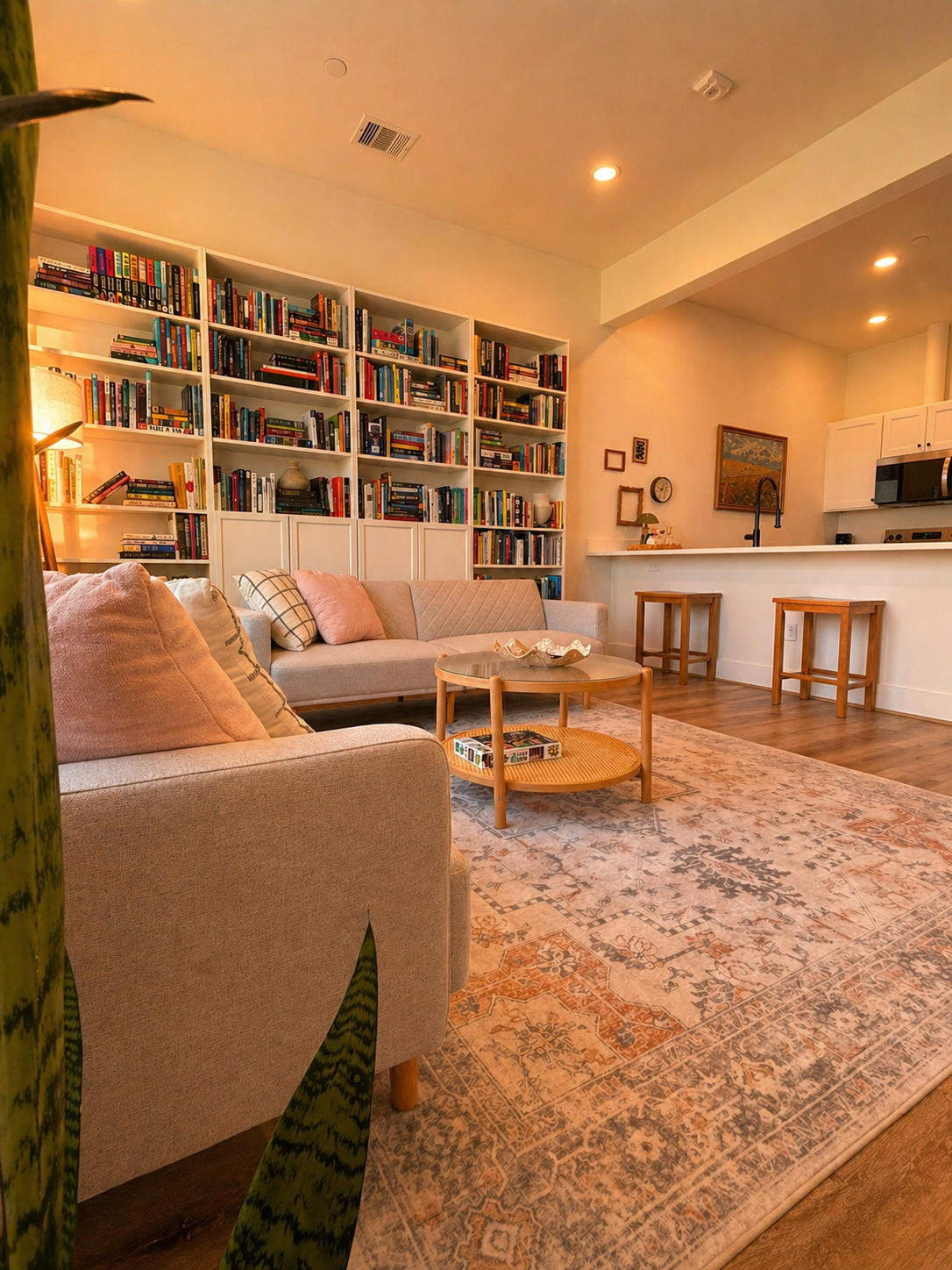 Split Level Flat on Rail, Direct to Downtown and Med Center - Photo 7