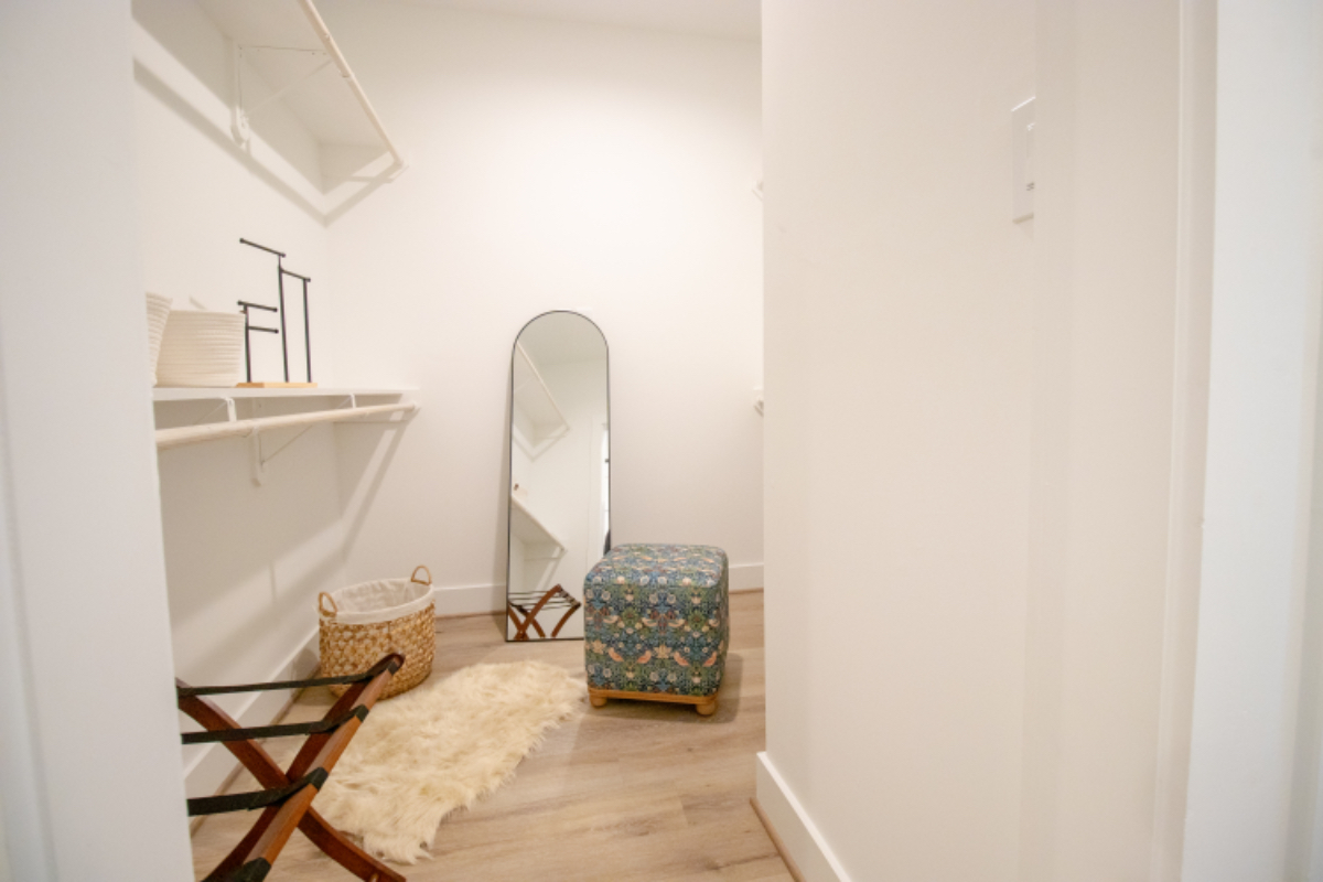 Split Level Flat on Rail, Direct to Downtown and Med Center - Photo 9