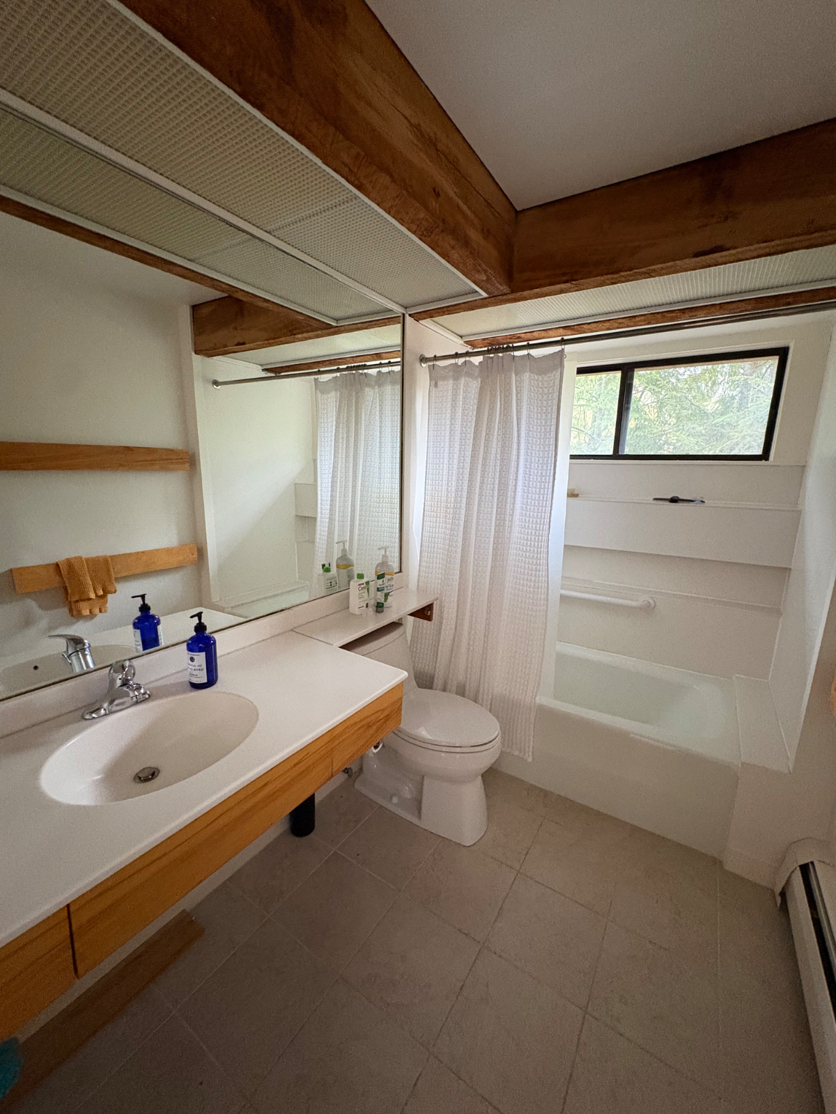 Top Floor 3BR Condo in Redrock, Trail Access and Walk to Waterfront, Furnished and All Utilities Inc - Photo 10