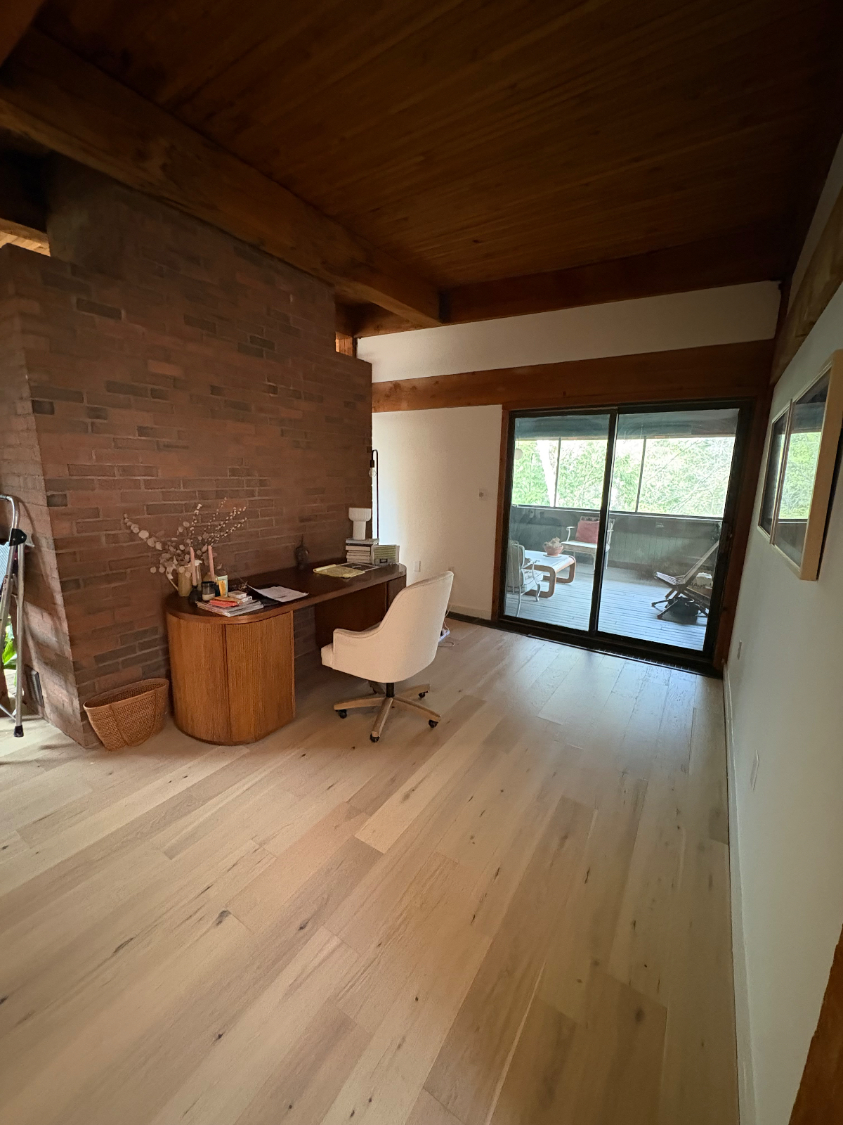 Top Floor 3BR Condo in Redrock, Trail Access and Walk to Waterfront, Furnished and All Utilities Inc - Photo 4
