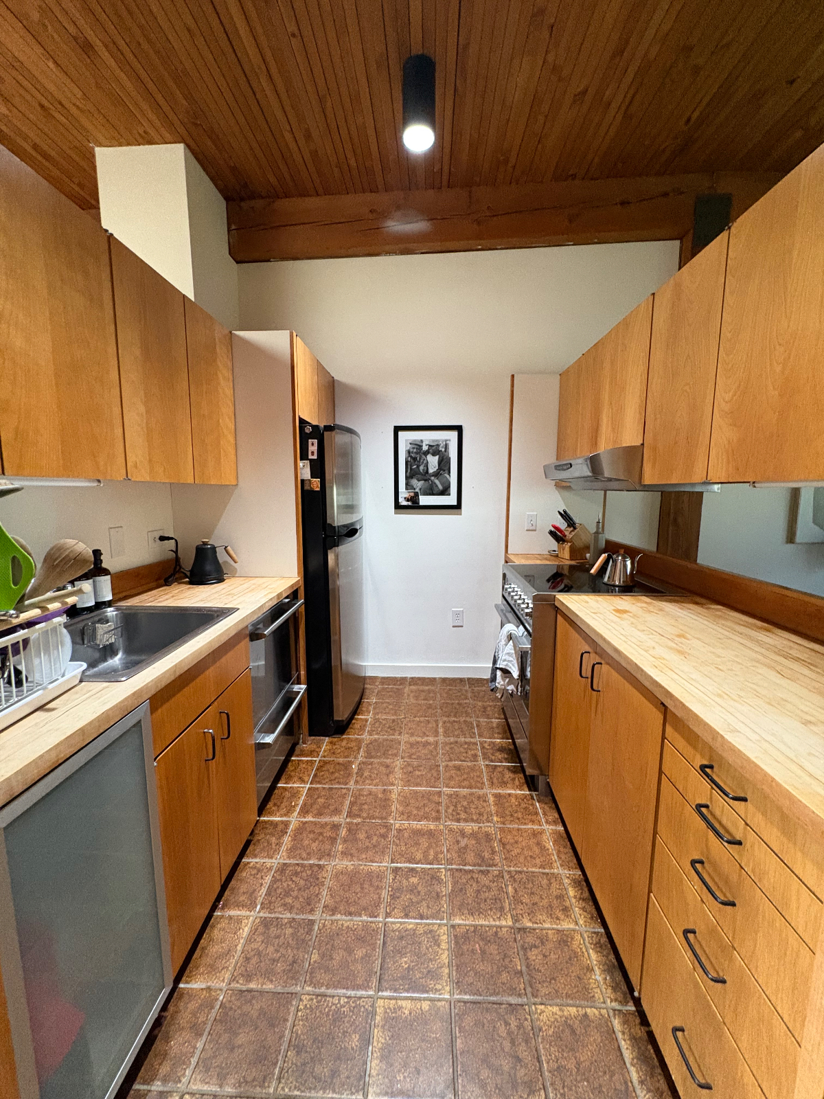 Top Floor 3BR Condo in Redrock, Trail Access and Walk to Waterfront, Furnished and All Utilities Inc - Photo 2