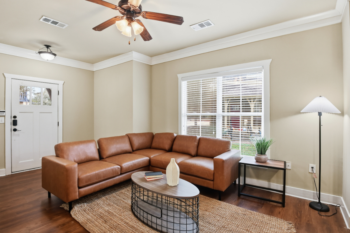 Spacious Cottage Near Texas A&M with Pool & Gym - Photo 2