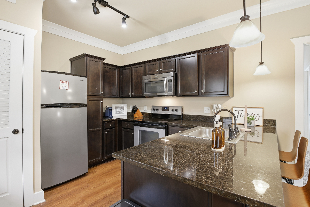 Spacious Cottage Near Texas A&M with Pool & Gym - Photo 3