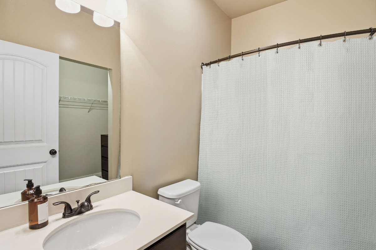 Spacious Cottage Near Texas A&M with Pool & Gym - Photo 8