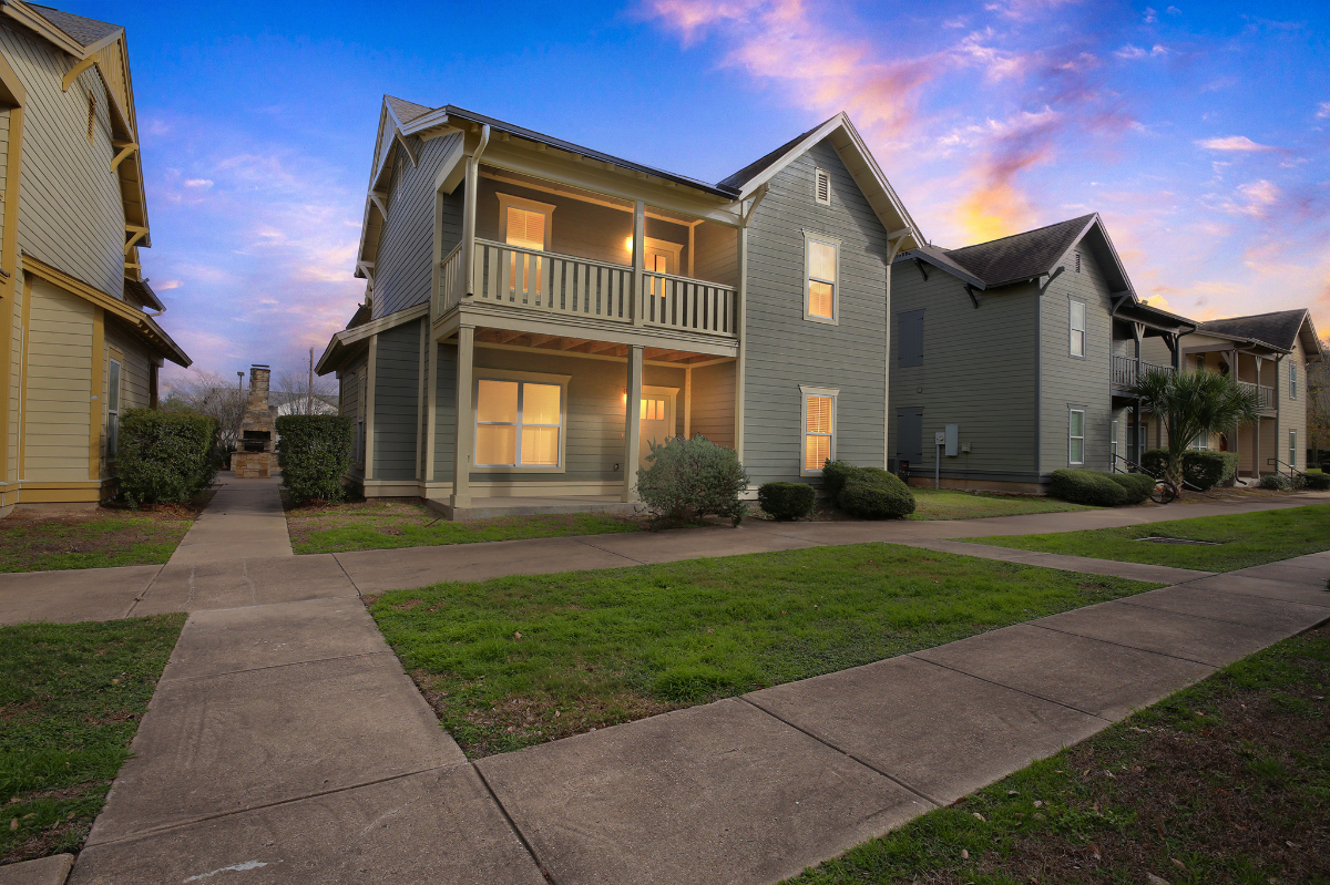 Spacious Cottage Near Texas A&M with Pool & Gym - Photo 1