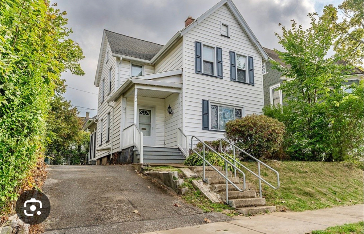Spacious Four BR Near Univ of Rochester Medical Center & Rochester General Hospital Fully Furnished - Photo 1